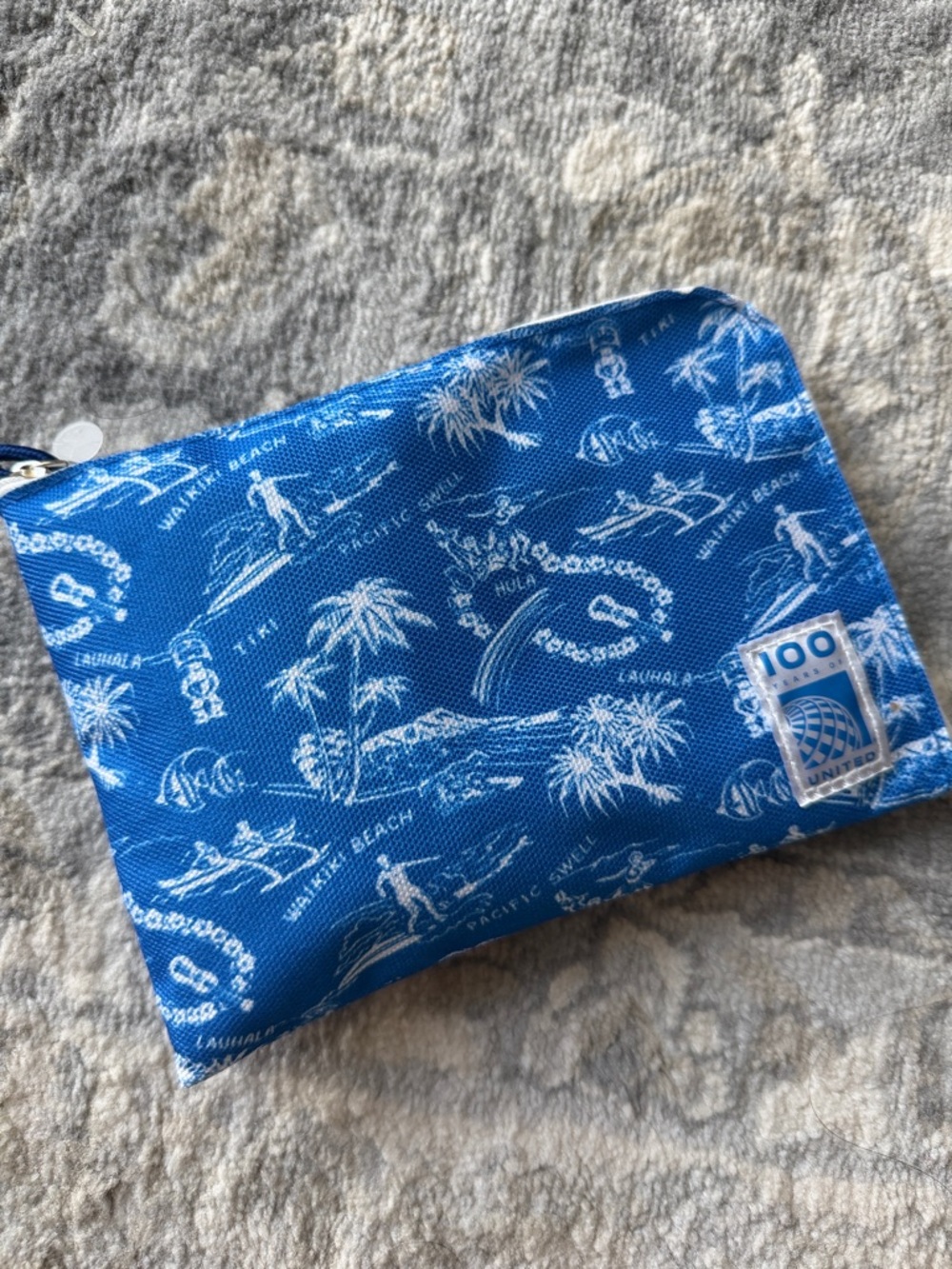Special Hawaii Edition United Airlines x Reyn Spooner amenity Kit